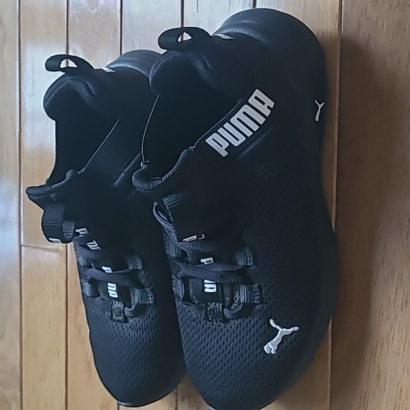 PUMAS - Picture 2 of 4